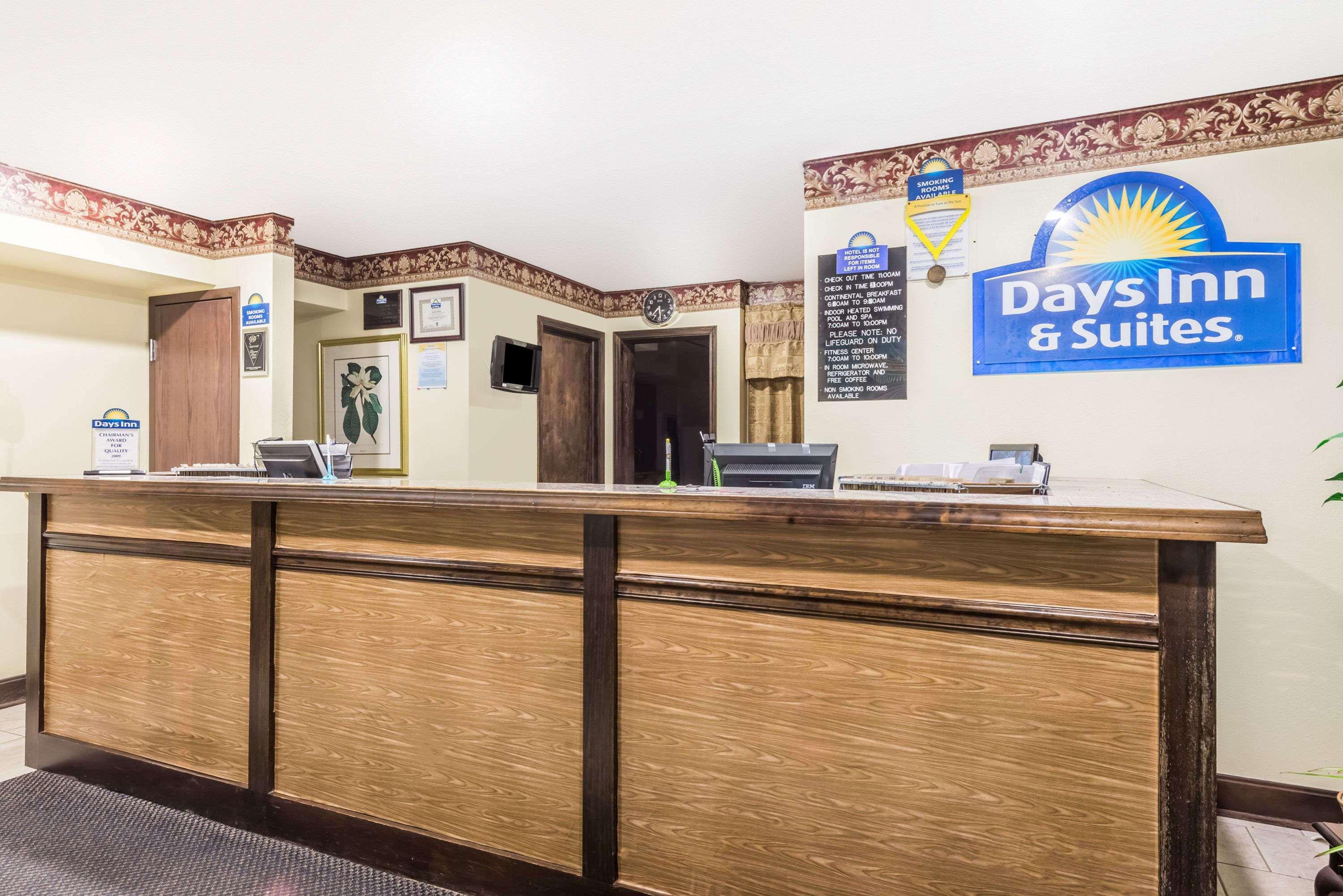 Days Inn & Suites By Wyndham Youngstown / Girard Ohio Exterior foto